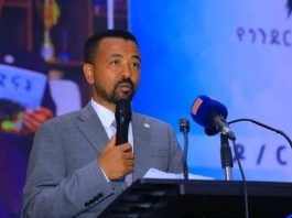ከመጽሐፍ ሽያጭ ለትምህርት ቁሳቁስ ማሟያ፤ የጎንደር ዩኒቨርሲቲ ፕሬዝዳንት አርዓያነት።