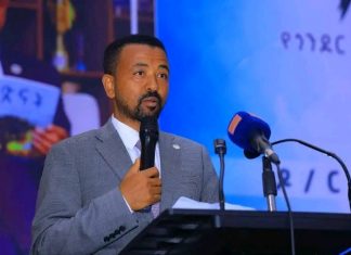 ከመጽሐፍ ሽያጭ ለትምህርት ቁሳቁስ ማሟያ፤ የጎንደር ዩኒቨርሲቲ ፕሬዝዳንት አርዓያነት።