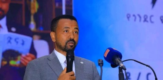 ከመጽሐፍ ሽያጭ ለትምህርት ቁሳቁስ ማሟያ፤ የጎንደር ዩኒቨርሲቲ ፕሬዝዳንት አርዓያነት።
