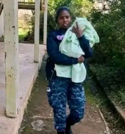 የ12ኛ ክፍል ተፈታኝ ተማሪዋን ልጅ አቅፋ ያስፈተነችው የፌዴራል ፖሊስ አባል
