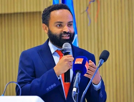 ከተለዋዋጭ የዓለም ቴክኖሎጅ ጋር አብሮ መጓዝ የሚችል ወጣት መፍጠር ያስፈልጋል።