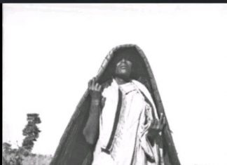 “ከተፈጥሮ የተገኘው የጥበብ ካባ” “ዝናቡ ላይዘንብ እያጉረመረመ፣