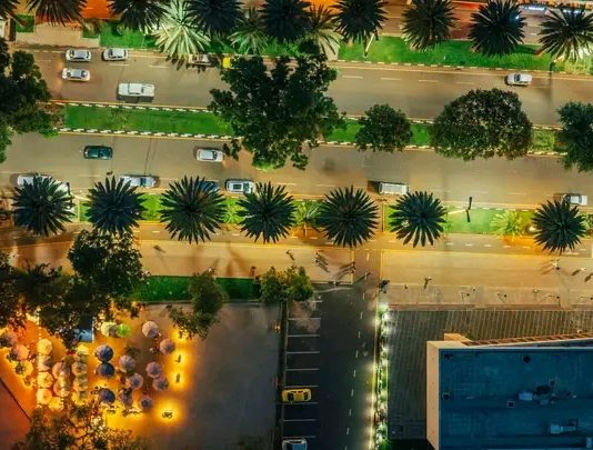  ባሕር ዳር የተፈጥሮ እና የከተሜነት ዘላለማዊ ውህደት ማሳያ