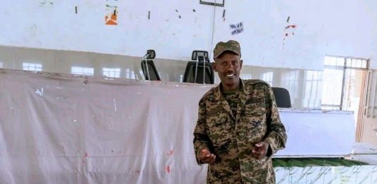 የምሥራቅ ዕዝ ክፍለ ጦር ለተማሪዎች የመማሪያ ቁሳቁስ ድጋፍ አደረገ።