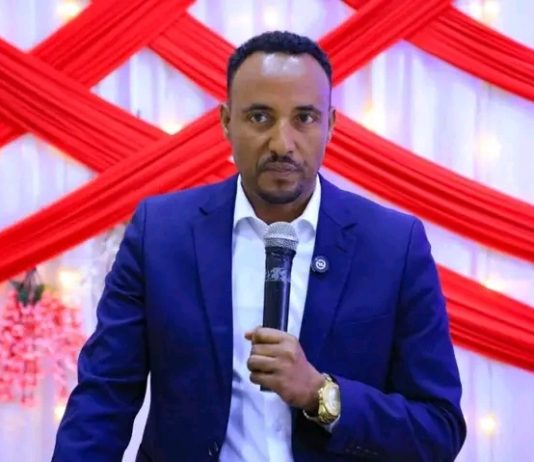 የደብረታቦር ከተማ አሥተዳደር ከፍተኛ ውጤት ላስመዘገቡ ተማሪዎች ዕውቅና ሰጠ።