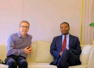 የአማራ ክልል ጠቅላይ ፍርድ ቤት ፕሬዝደንት ዓለምአንተ አግደው በኢትዮጵያ ከአየርላንድ አምባሳደር ሲራን ማደን ጋር ተወያዩ።