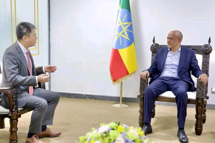 ምክትል ጠቅላይ ሚኒስትር ተመስገን ጥሩነህ በኢትዮጵያ የሑዋዌ ዋና ሥራ አሥፈጻሚ ኤሪክ ዩዋን ጋር ተወያዩ።